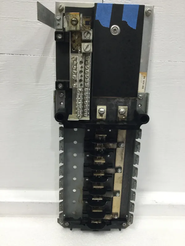 Professional Grade GE General Electric TM1612 150 Amp 16 Space 120/240 VAC Load Center Guts Only 6" X 17"